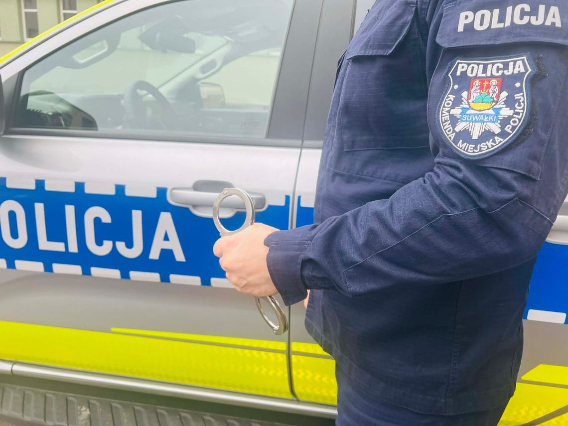 Cztery osoby poszukiwane zatrzymane jednego dnia. Wszyscy trafili w ręce suwalskich policjantów Cztery osoby poszukiwane zatrzymane jednego dnia. Wszyscy trafili w ręce suwalskich policjantów