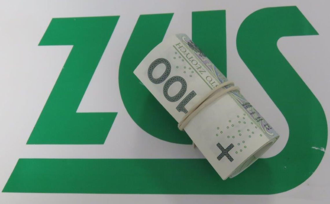Dodatek dla sieroty zupełnej. Nie każdy z rentą rodzinną dostanie dodatkowe pieniądze z ZUS
