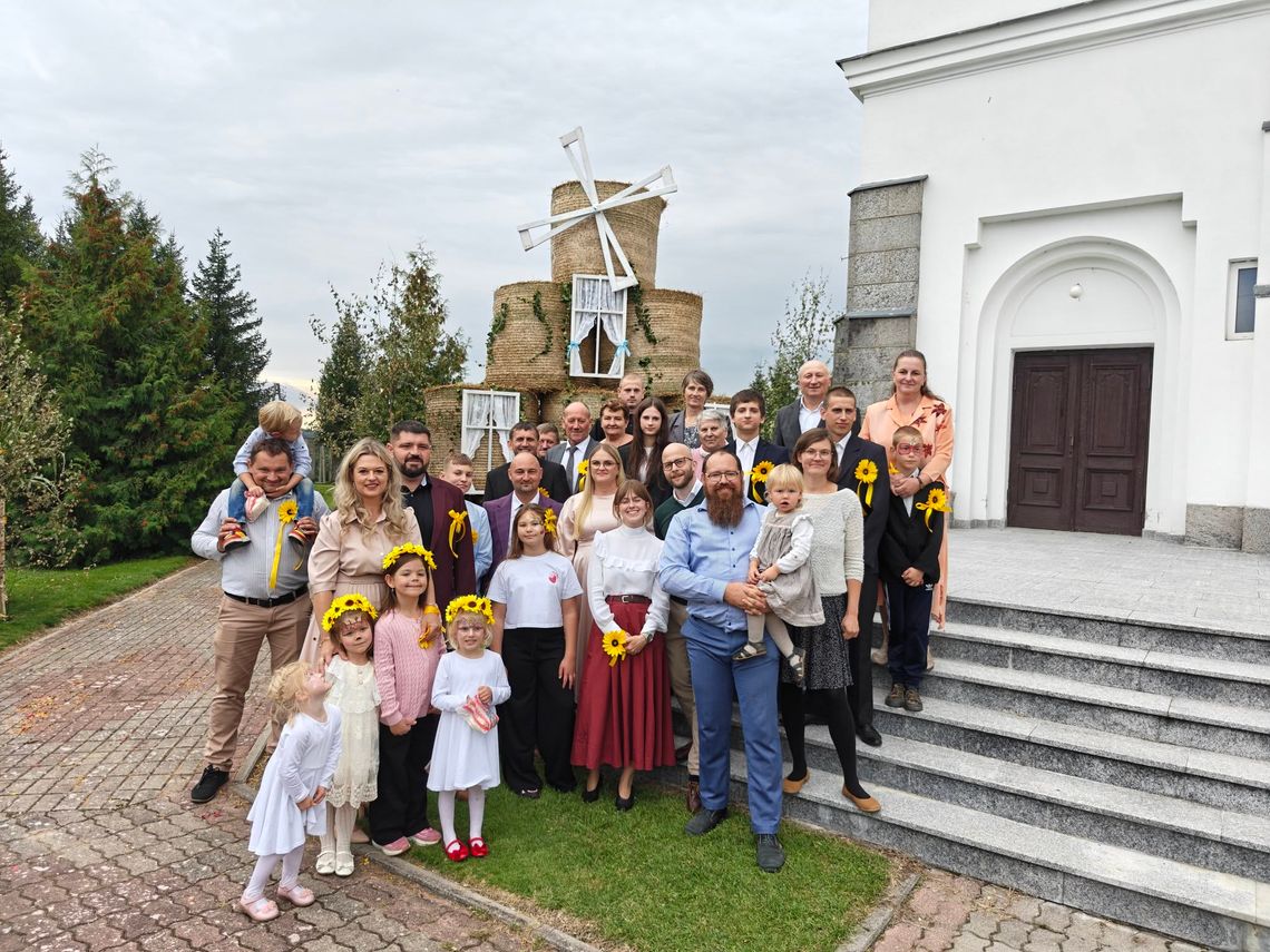 Dożynki Gminno-Parafialne w Przerośli. Mieszkańcy wspólnie świętowali tegoroczne plony Dożynki Gminno-Parafialne w Przerośli. Mieszkańcy wspólnie świętowali tegoroczne plony
