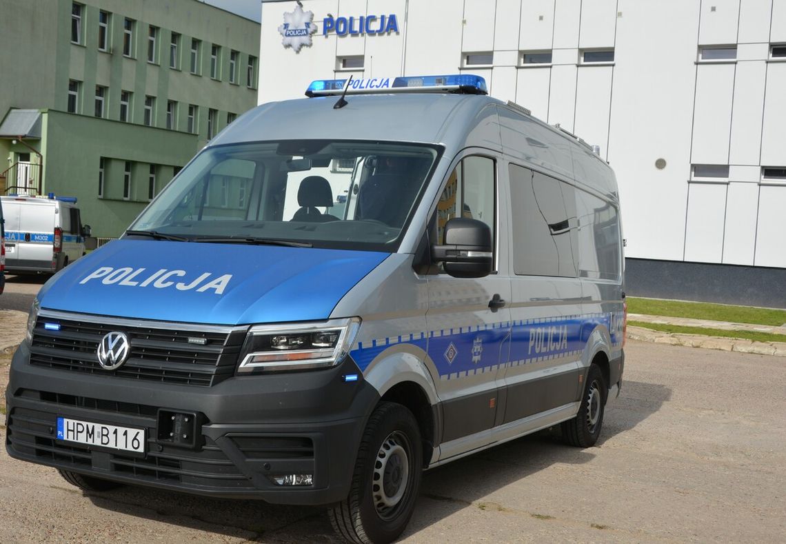 Driftowanie na parkingu zakończone utratą prawa jazdy i mandatem 🏎️💨