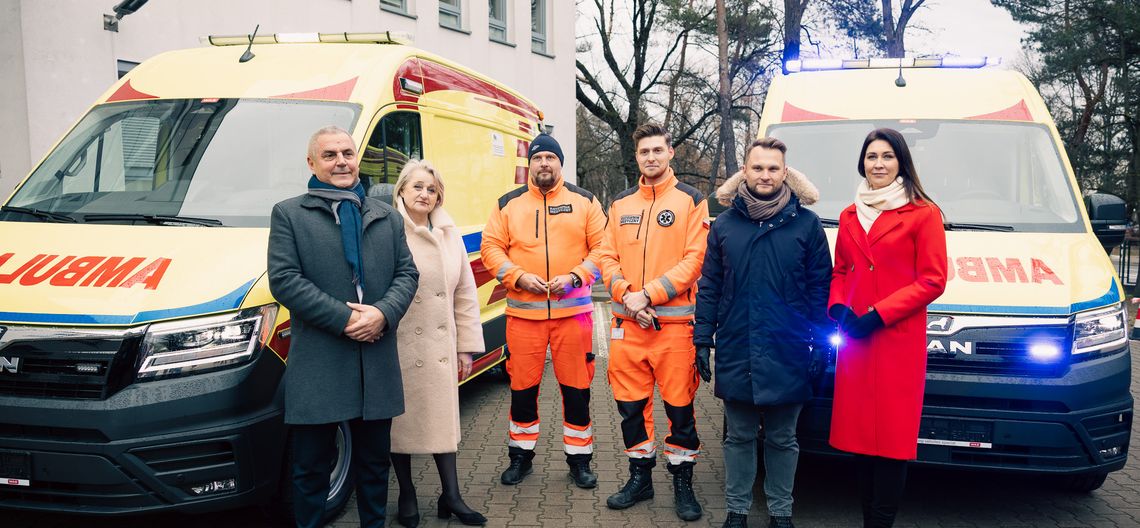 Dwie nowe karetki dla Szpitala Wojewódzkiego w Białymstoku