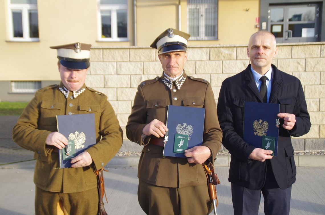 🎖️ Dyrektor Szkoły Podstawowej w Przebrodzie wyróżniony Odznaką Pamiątkową 2 Batalionu Czołgów 🎖️ Dyrektor Szkoły Podstawowej w Przebrodzie wyróżniony Odznaką Pamiątkową 2 Batalionu Czołgów