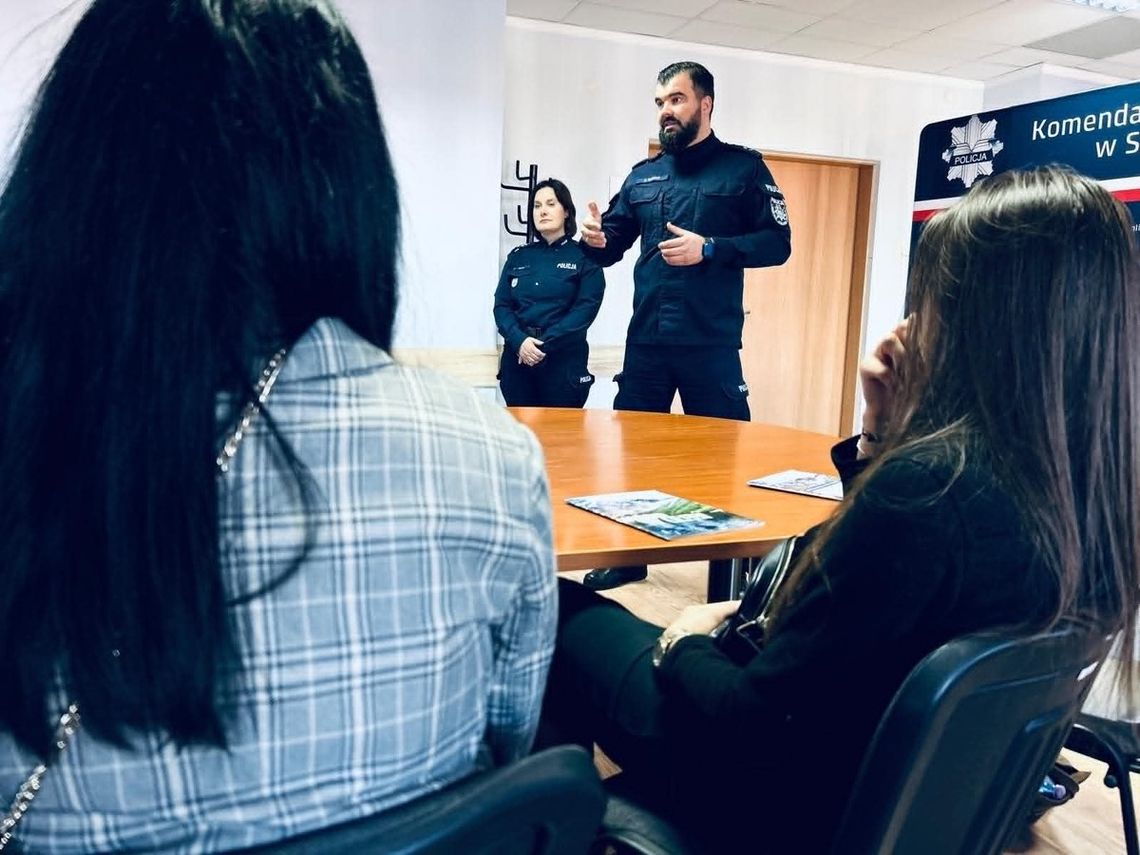 Dzień otwarty w suwalskiej komendzie. Studenci poznali pracę policjantów od środka