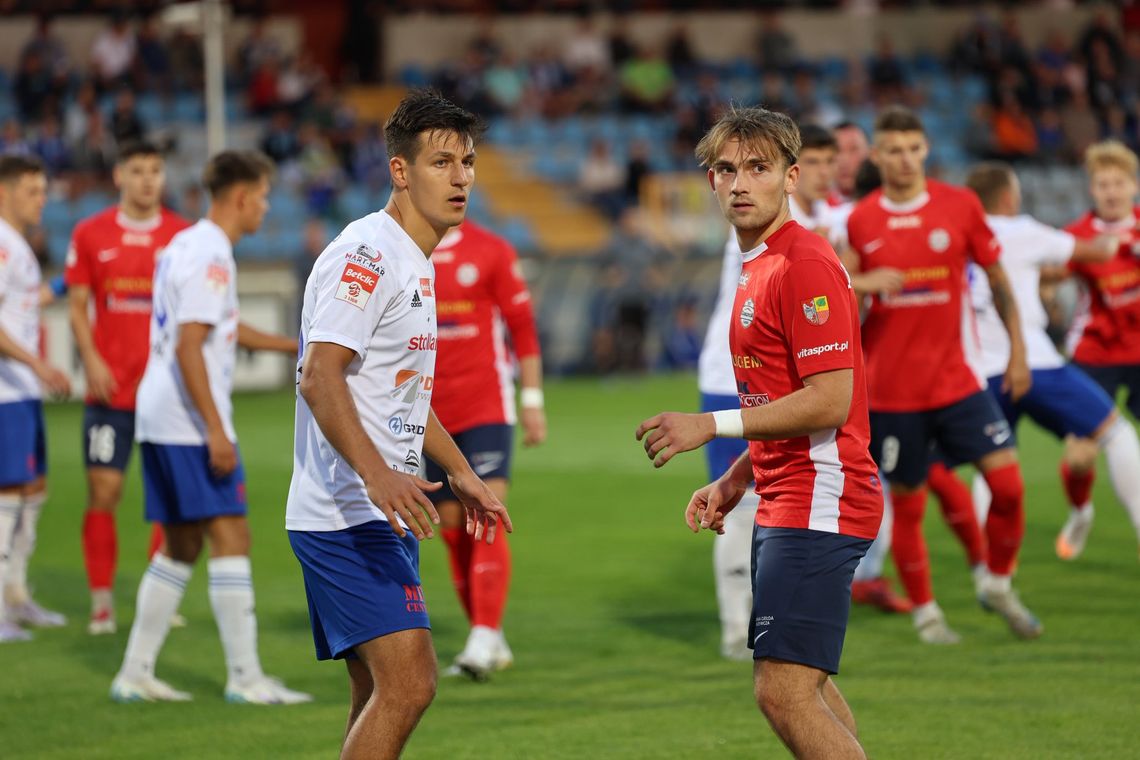 Dziś ostatni ligowy mecz w tym roku. Biało-niebiescy zagrają w Ząbkach z miejscową Ząbkovią Dziś ostatni ligowy mecz w tym roku. Biało-niebiescy zagrają w Ząbkach z miejscową Ząbkovią