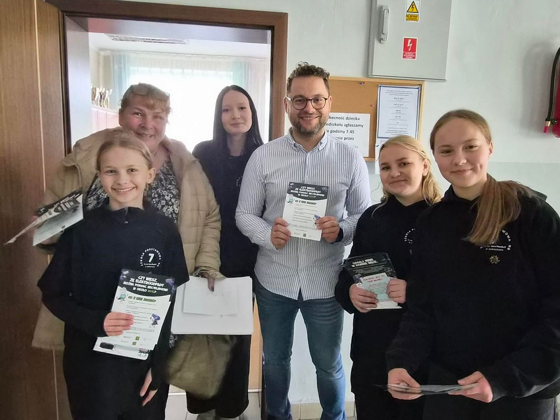 Ekologiczna inicjatywa w SP nr 7 – uczniowie zachęcają do oddawania elektrośmieci