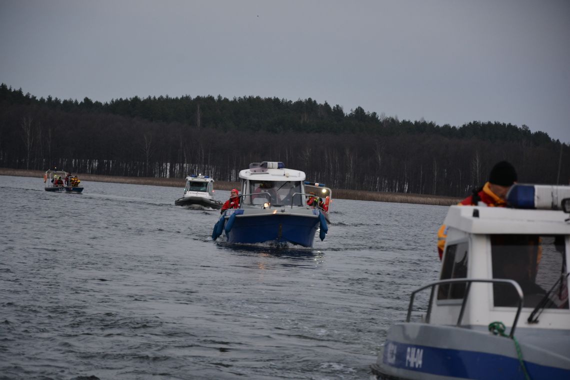 🚤 Ekstremalne szkolenie służb na Jeziorze Wigry. Ćwiczenia w ciemności, mgle i śniegu 🚤 Ekstremalne szkolenie służb na Jeziorze Wigry. Ćwiczenia w ciemności, mgle i śniegu