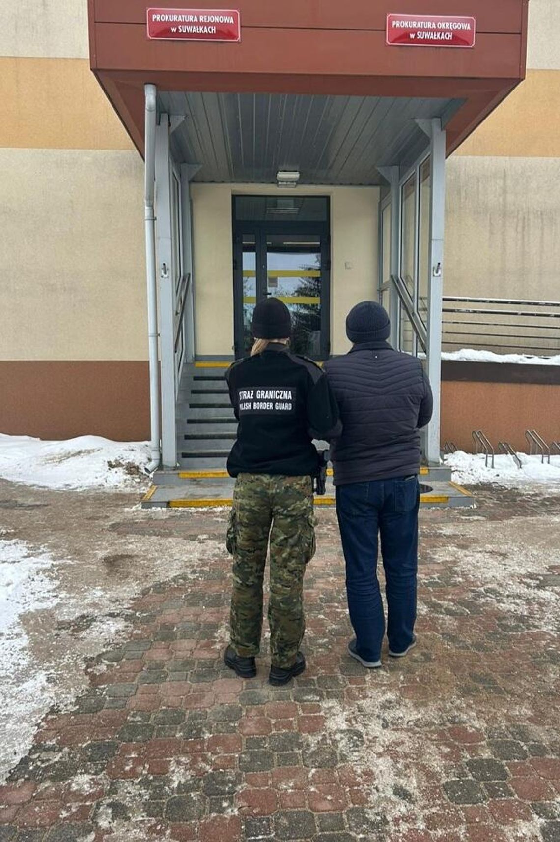 🚨 Fałszywe stemple, prawdziwe konsekwencje. Cudzoziemcy zatrzymani w Suwałkach