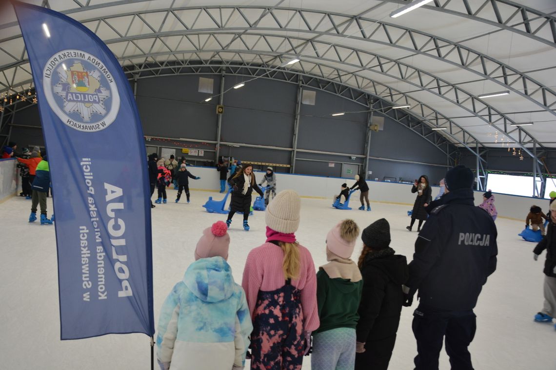 Feryjne spotkanie na lodowisku. Nauka przez zabawę i zdrową rywalizację