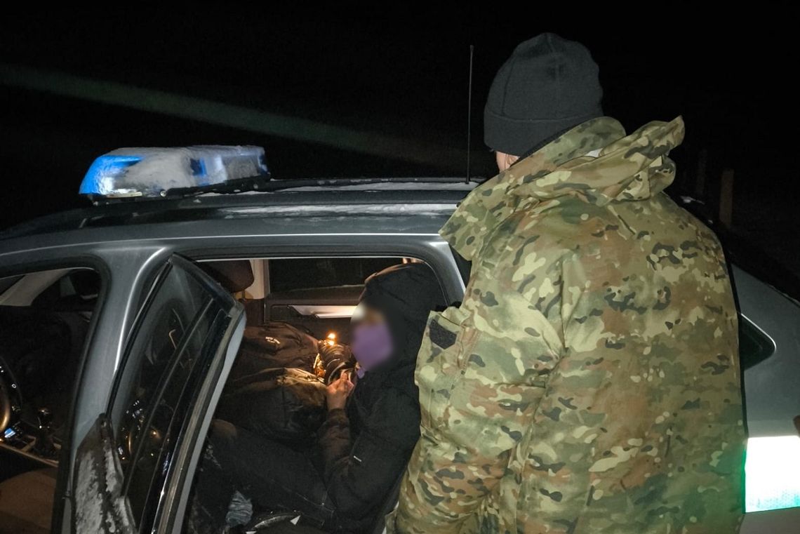 Funkcjonariusze SG zatrzymali migrantów i kuriera przy granicy z Litwą 🚨