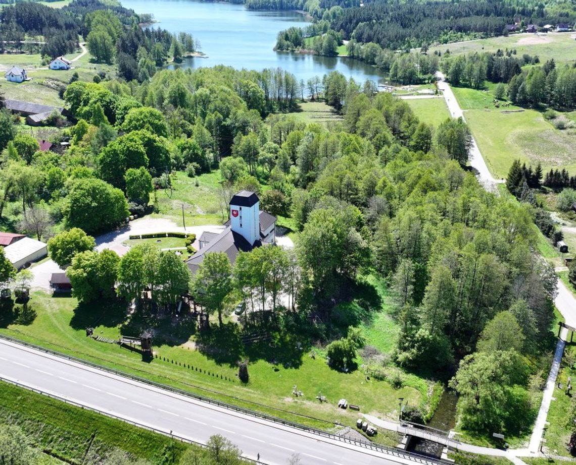 🌿 Gmina Bakałarzewo zyskała nowe działki wokół Biblioteki! 📚💚