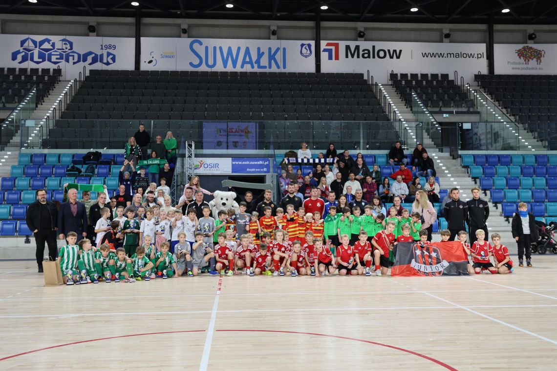 🎄⚽ Gwiazdowy Turniej Rocznika 2017 w Suwałkach zakończony! Emocje, poziom i świąteczna atmosfera ⚽🎄 🎄⚽ Gwiazdowy Turniej Rocznika 2017 w Suwałkach zakończony! Emocje, poziom i świąteczna atmosfera ⚽🎄