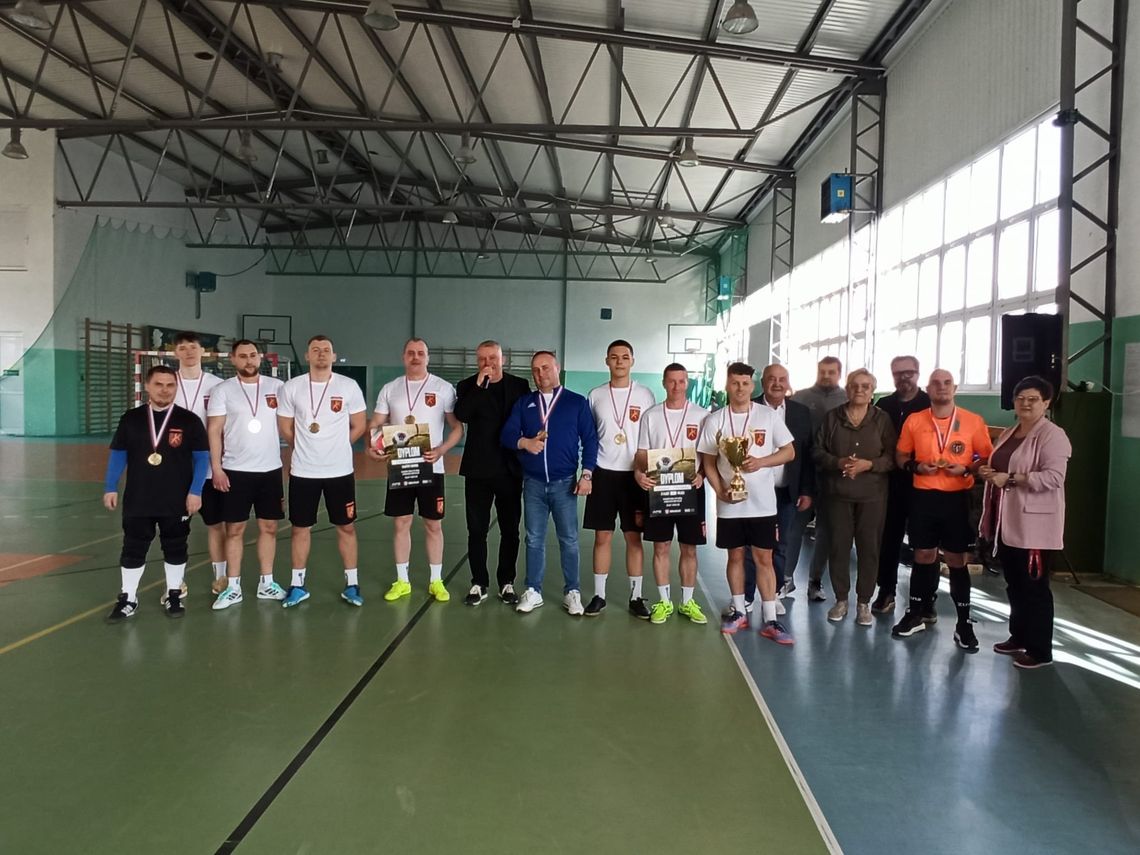 ⚽️ Halowy Turniej Piłki Nożnej o Puchar Wójta Gminy Wiżajny – emocje i sportowa rywalizacja! 🏆