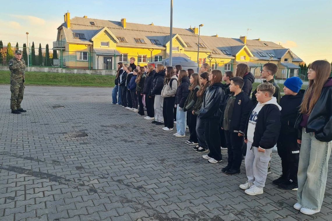 Harcerze spotkali się ze Strażą Graniczną w Lipsku. Sprawdzili celność i poznali realia służby