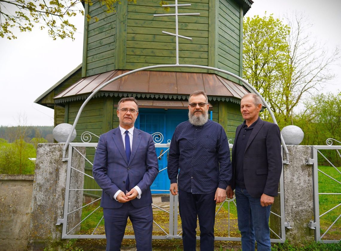 Historyczne podpisanie umowy w molennie staroobrzędowców w Wodziłkach Historyczne podpisanie umowy w molennie staroobrzędowców w Wodziłkach