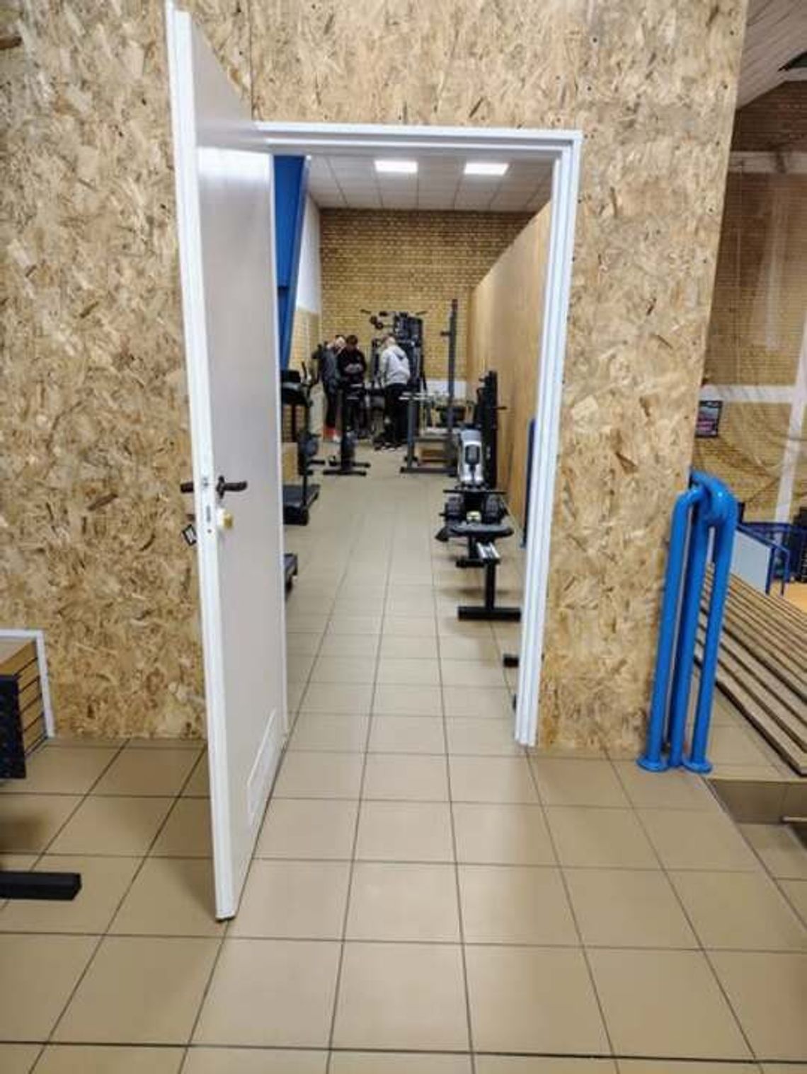 💪🔧 II LO w Suwałkach pokazuje postępy prac nad szkolną siłownią