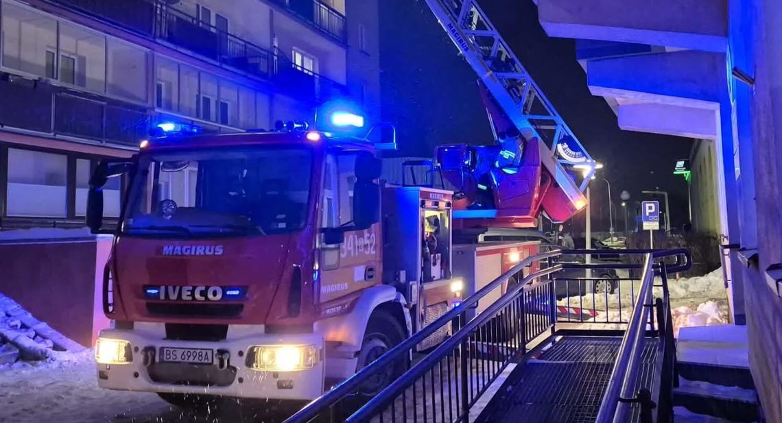 Interwencja straży pożarnej na ul. Utrata. Wejście do mieszkania przez balkon na 6. piętrze