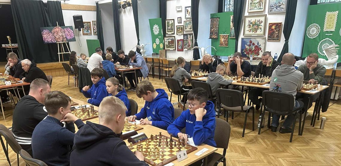 Jaćwież Suwałki Mistrzem Podlasia! Historyczny triumf w Augustowie w szachach klasycznych