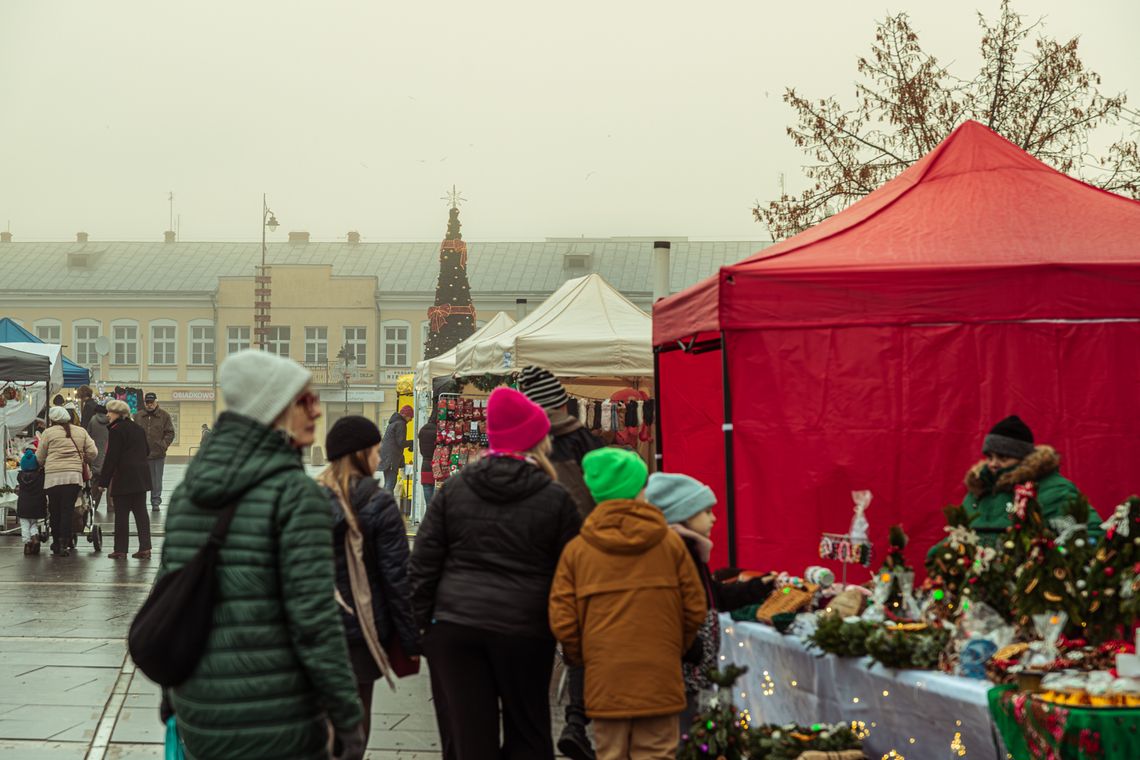 Jarmark Świąteczny rozpoczął się na Placu Marii Konopnickiej