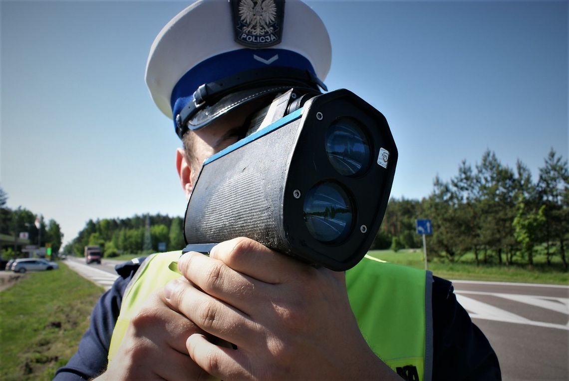 🚔 Jechał 102 km/h w terenie zabudowanym – stracił prawo jazdy