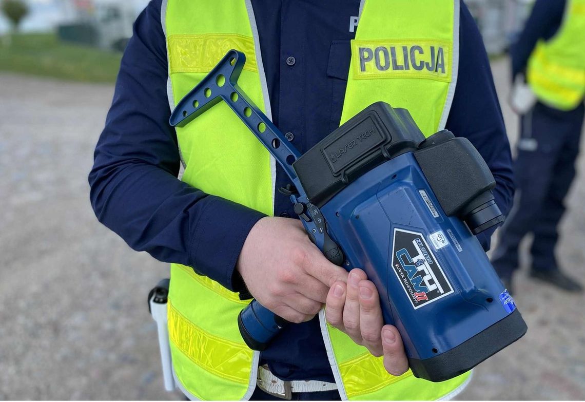 🚗 Jechał 140 km/h tam, gdzie było 70. Policja zatrzymała mu prawo jazdy i wystawiła 4 tys. zł mandatu