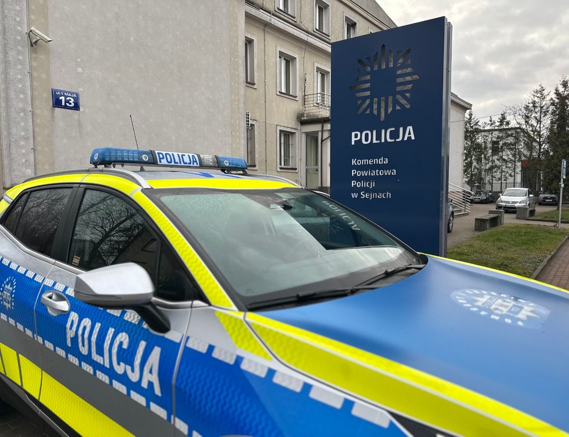 Jechał bez sprawnego światła, a miał dwa dożywotnie zakazy. Policja zatrzymała 59-latka w Sejnach Jechał bez sprawnego światła, a miał dwa dożywotnie zakazy. Policja zatrzymała 59-latka w Sejnach