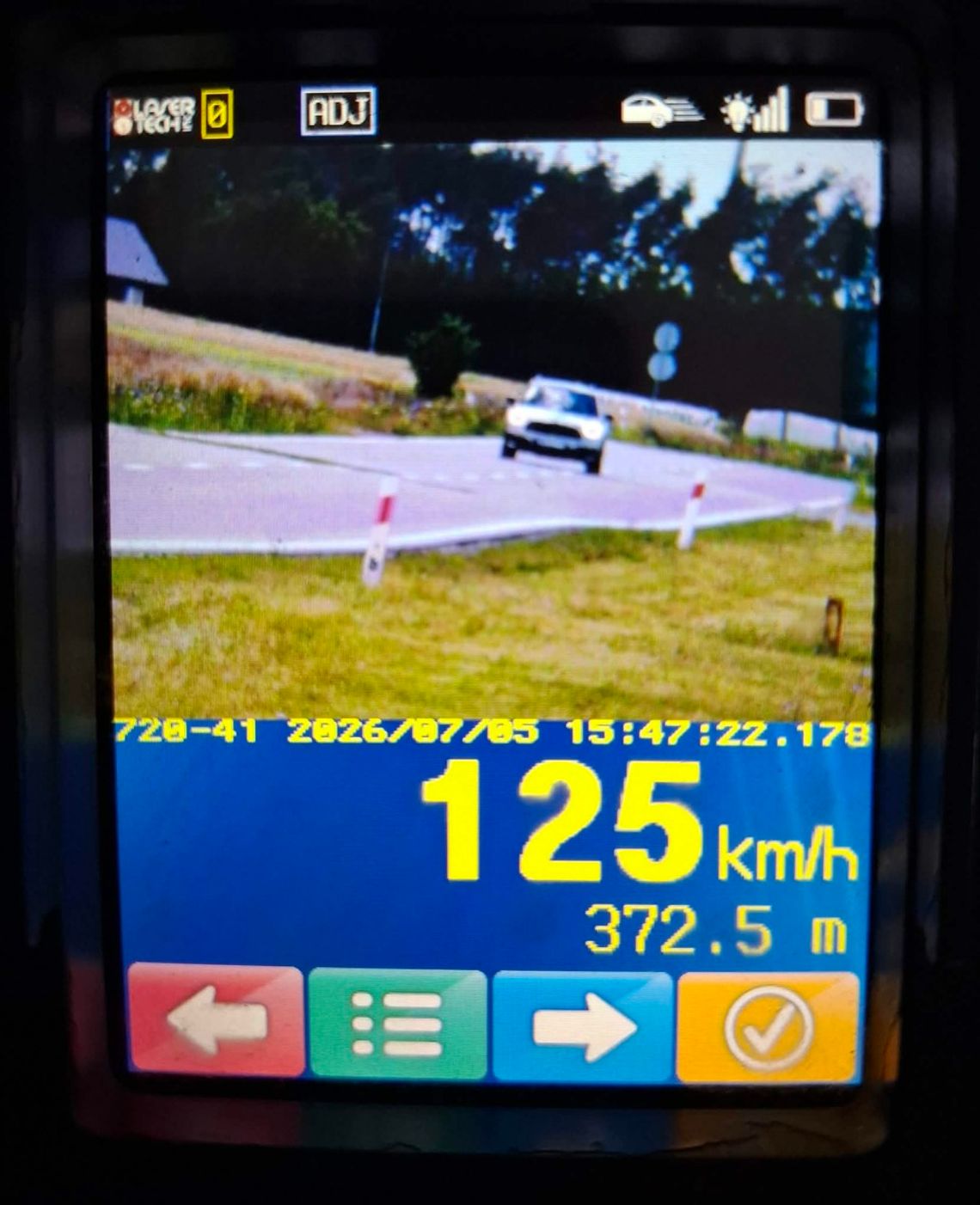 Jechała 125 km/h w terenie zabudowanym. Kierująca Mini Cooperem straciła prawo jazdy