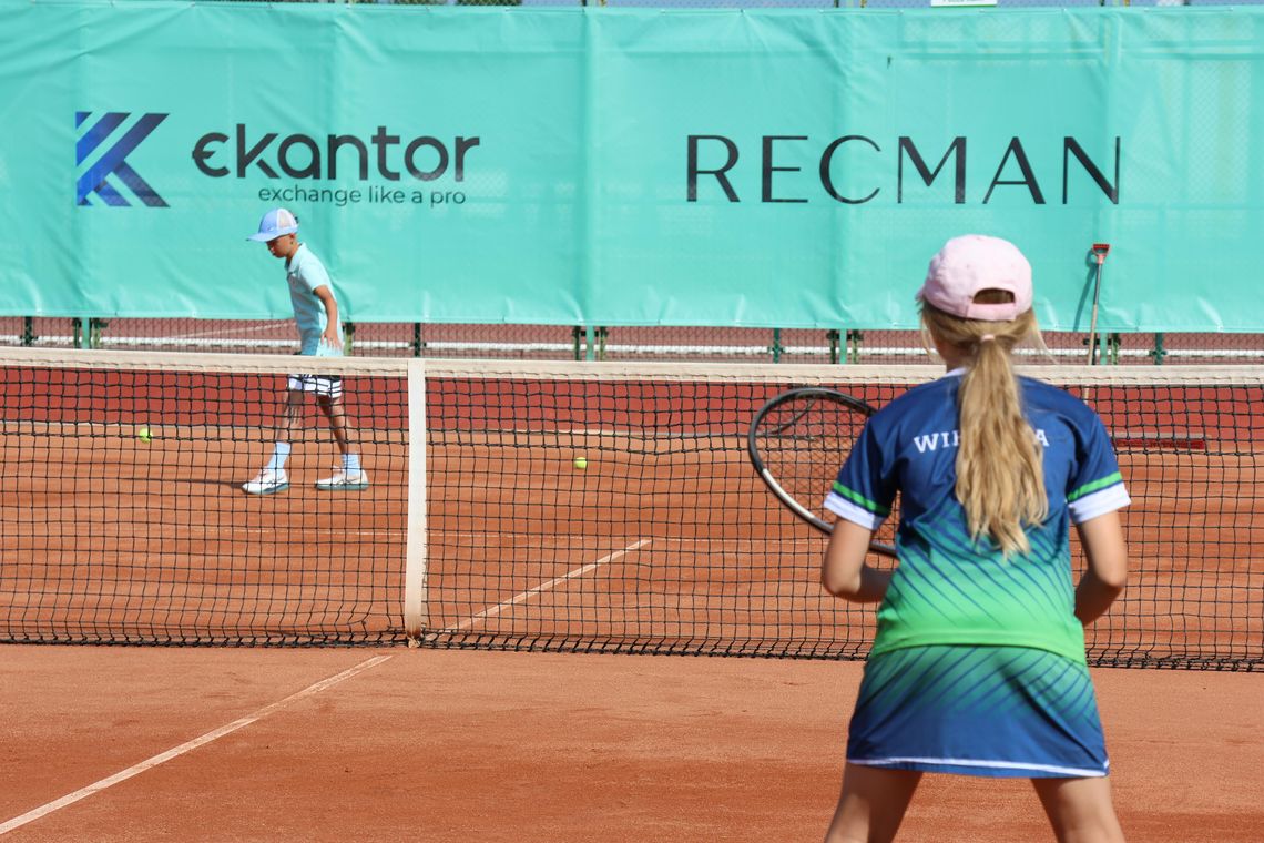 Jubileuszowy Recman Cup 2026 rozpoczęty w Suwałkach. Tenisowe emocje potrwają do niedzieli Jubileuszowy Recman Cup 2026 rozpoczęty w Suwałkach. Tenisowe emocje potrwają do niedzieli