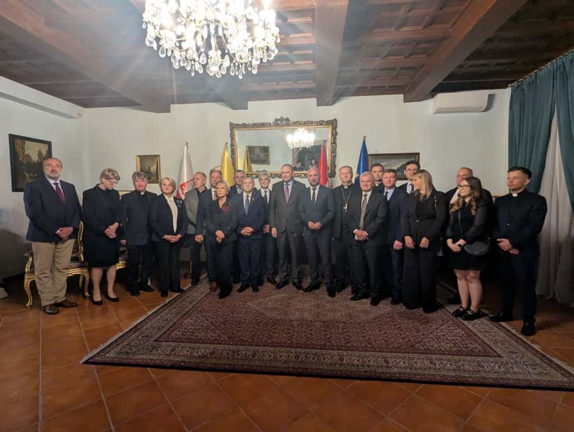 Kamień węgielny pod Muzeum bł. ks. Jerzego Popiełuszki poświęcony przez papieża Leona XIV Kamień węgielny pod Muzeum bł. ks. Jerzego Popiełuszki poświęcony przez papieża Leona XIV