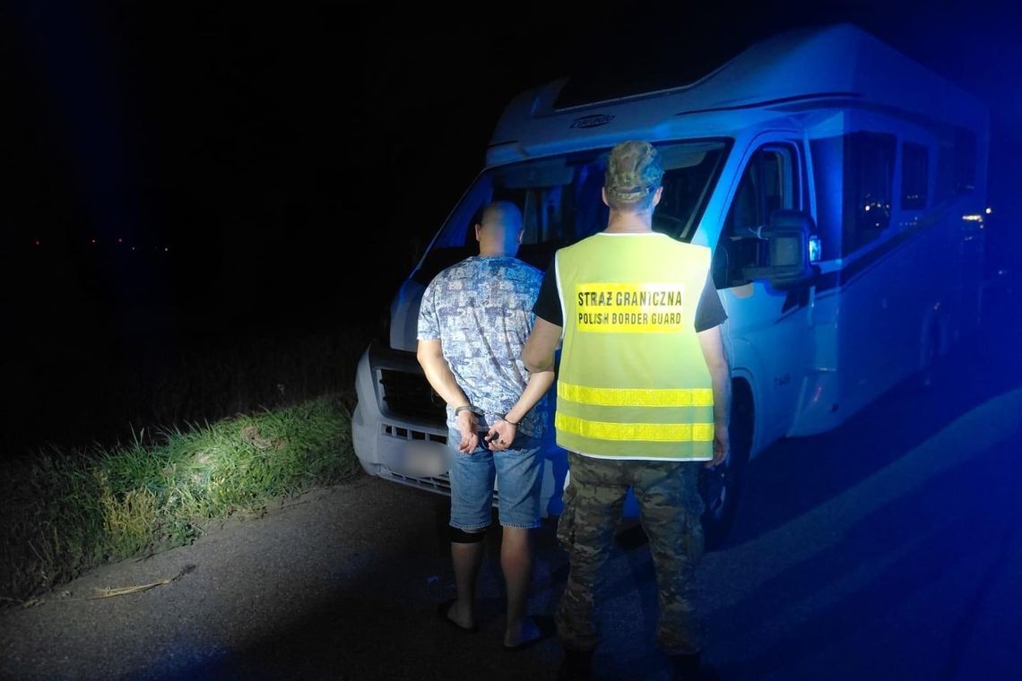 Kamper skradziony w Danii odzyskany w Suwałkach. Straż Graniczna zatrzymała kierowcę z fałszywym prawem jazdy Kamper skradziony w Danii odzyskany w Suwałkach. Straż Graniczna zatrzymała kierowcę z fałszywym prawem jazdy