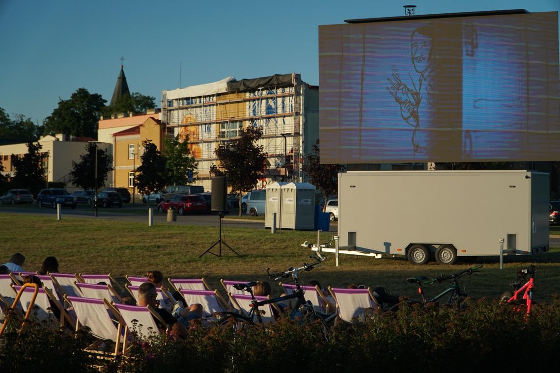 „Kino na Bulwarach” po raz kolejny przyciągnęło mieszkańców. Film skłonił do refleksji nad życiem