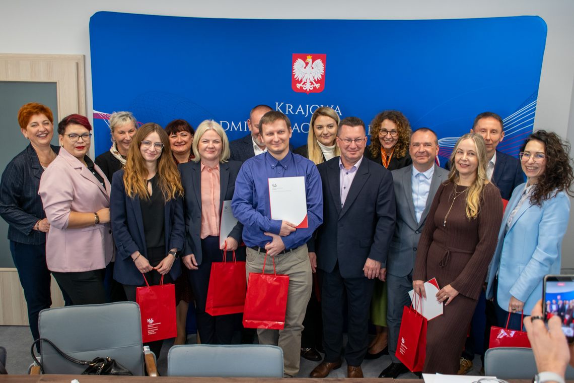Klienci docenili ich pracę. Wyróżnienia dla pracowników podlaskiej KAS Klienci docenili ich pracę. Wyróżnienia dla pracowników podlaskiej KAS