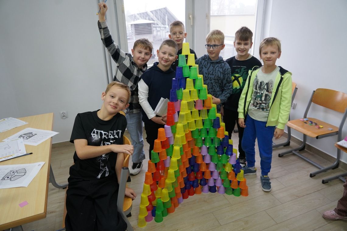 🎓 Kodowanie, historia książki i szachy – mali studenci znowu w akcji! 🎓 Kodowanie, historia książki i szachy – mali studenci znowu w akcji!