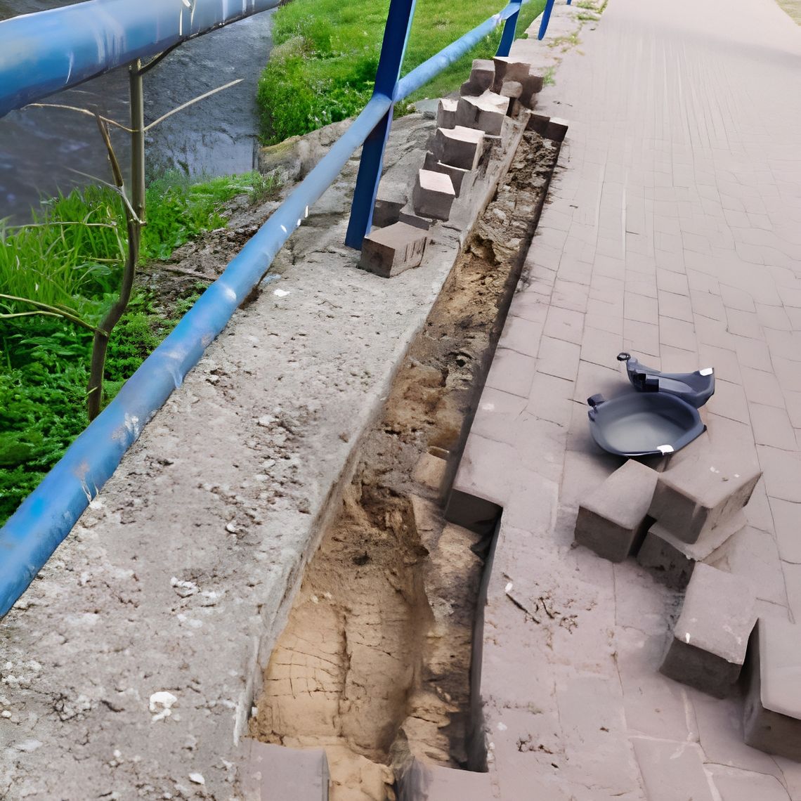Kolejne bieżące naprawy w Suwałkach. ZDiZ usuwa ubytki na chodnikach i zatokach