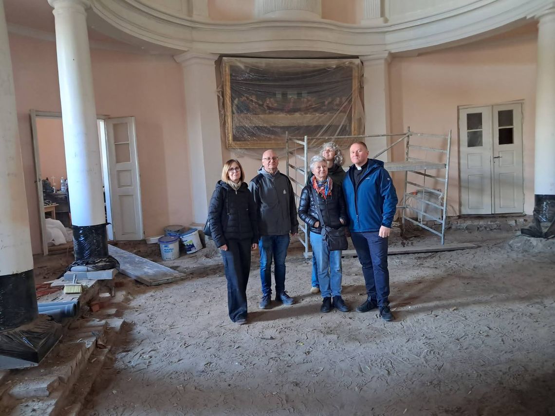 ⛪ Kolejny etap renowacji kościoła zakończony! Empory odzyskały dawny blask 🙏 ⛪ Kolejny etap renowacji kościoła zakończony! Empory odzyskały dawny blask 🙏