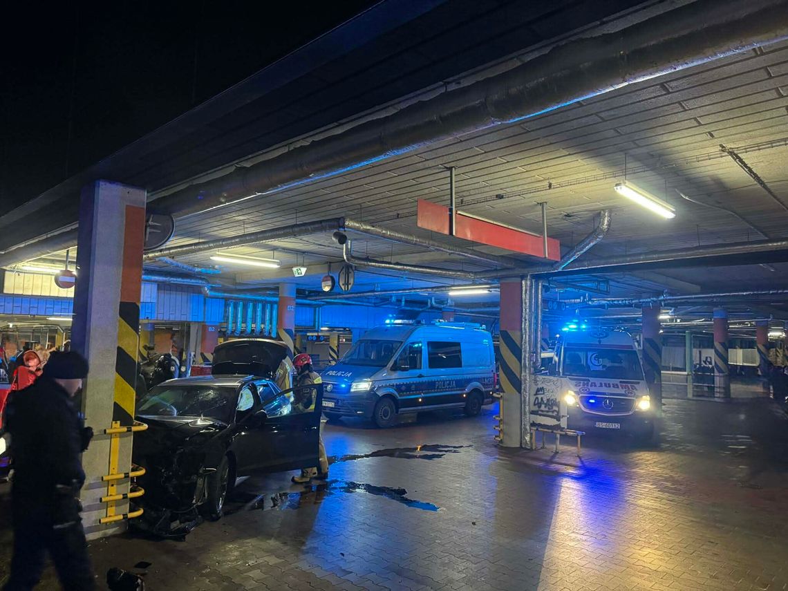 Kolizja pod Carrefour’em. Szybka reakcja strażaka OSP uratowała sytuację