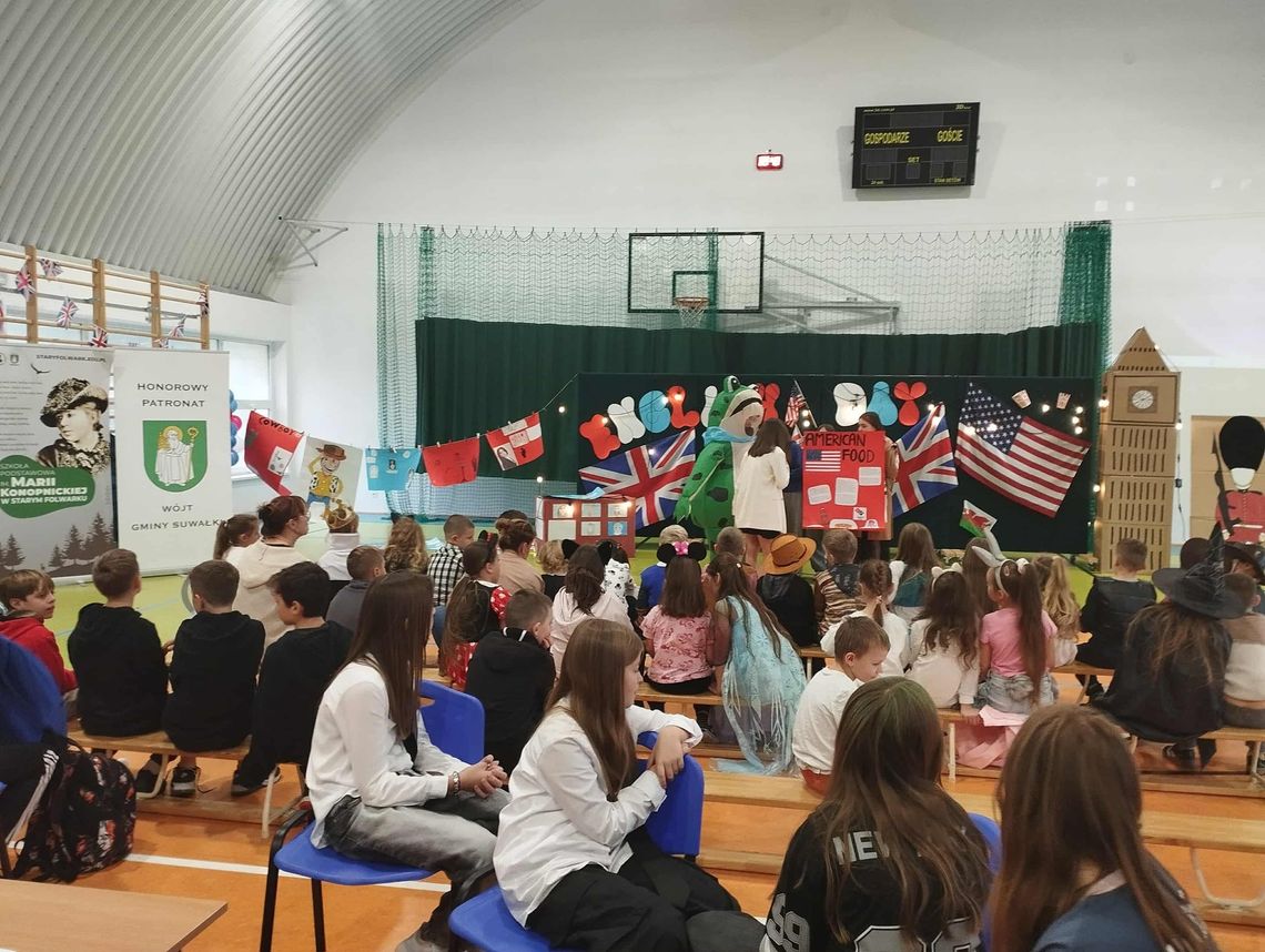 Kolorowe stroje, zabawa i nauka – Dzień Języka Angielskiego w Starym Folwarku Kolorowe stroje, zabawa i nauka – Dzień Języka Angielskiego w Starym Folwarku