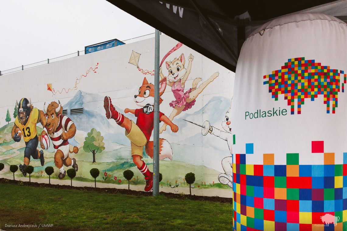 Kolorowy mural ozdobił białostocki stadion. Na ścianie pojawiły się sportowe symbole Kolorowy mural ozdobił białostocki stadion. Na ścianie pojawiły się sportowe symbole