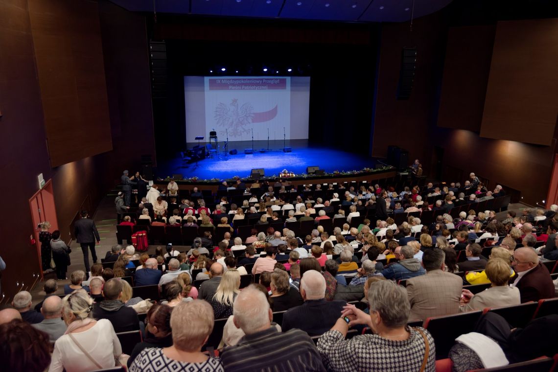 🎵 Koncert, który połączył pokolenia i granice – muzyczne spotkanie w Suwalskim Ośrodku Kultury 🎵 Koncert, który połączył pokolenia i granice – muzyczne spotkanie w Suwalskim Ośrodku Kultury
