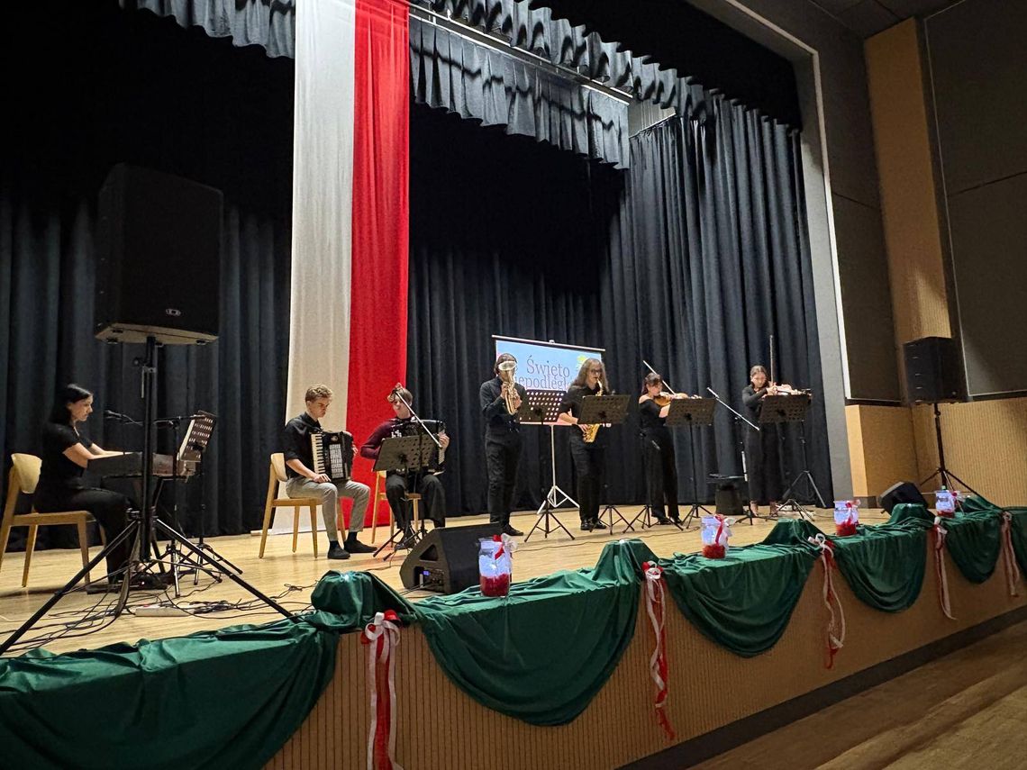 🇵🇱 Koncert Orkiestry Konarskiego z okazji Święta Niepodległości 🎶 🇵🇱 Koncert Orkiestry Konarskiego z okazji Święta Niepodległości 🎶