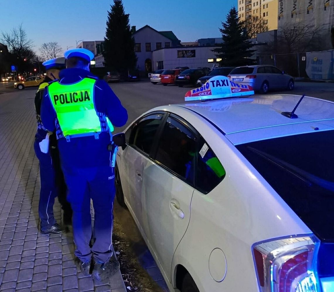 Kontrole kierowców na aplikacji w Suwałkach. 34 wykroczenia i 6 zatrzymanych dowodów rejestracyjnych