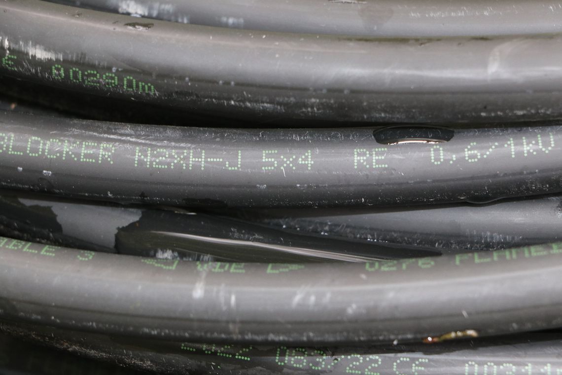 Kradł przewody elektryczne i wypalał izolację. Straty w Suwałkach to 28 tys. zł Kradł przewody elektryczne i wypalał izolację. Straty w Suwałkach to 28 tys. zł
