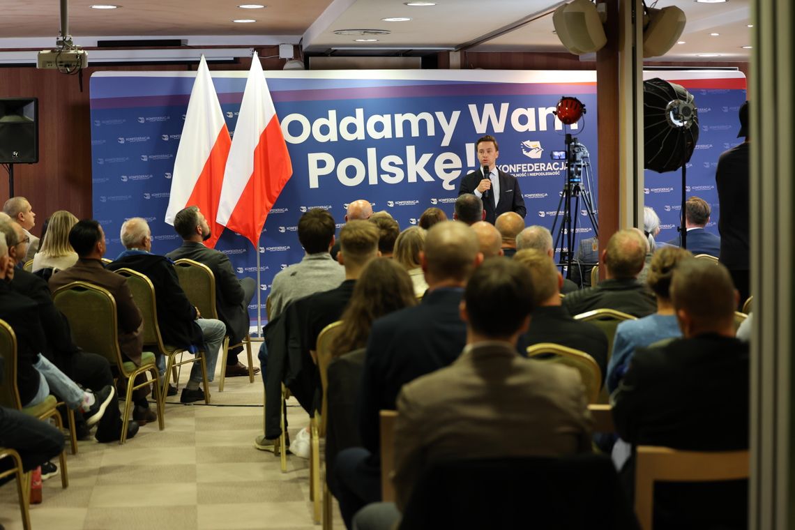 Krzysztof Bosak w Augustowie. Spotkanie z mieszkańcami w Hotelu Logos Krzysztof Bosak w Augustowie. Spotkanie z mieszkańcami w Hotelu Logos