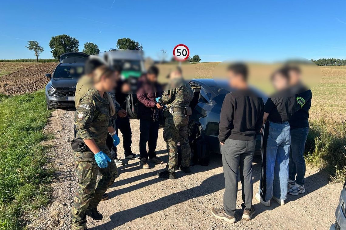 Kurierzy i czterech migrantów zatrzymani przy granicy z Litwą. Interweniowali funkcjonariusze z Rutki-Tartak
