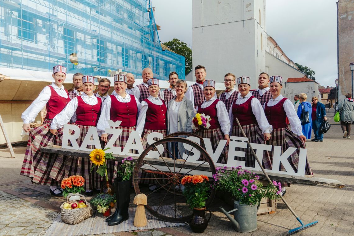 🎶🌾 Litewskie i łotewskie rytmy na Suwalskim Jarmarku Folkloru i Smaku! 🌾🎶