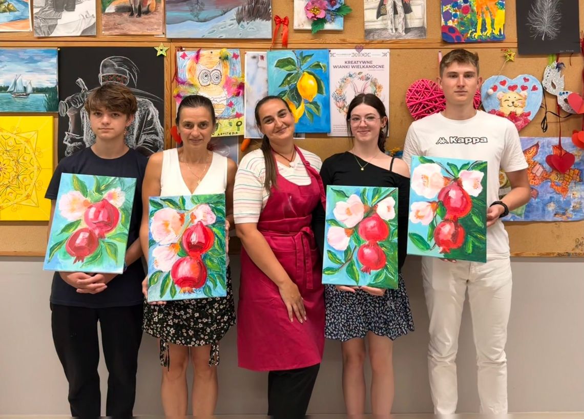 „Magia akrylu” w Suwalskim Ośrodku Kultury. Kolory, kwiaty i twórcza energia 🎨🌸 „Magia akrylu” w Suwalskim Ośrodku Kultury. Kolory, kwiaty i twórcza energia 🎨🌸