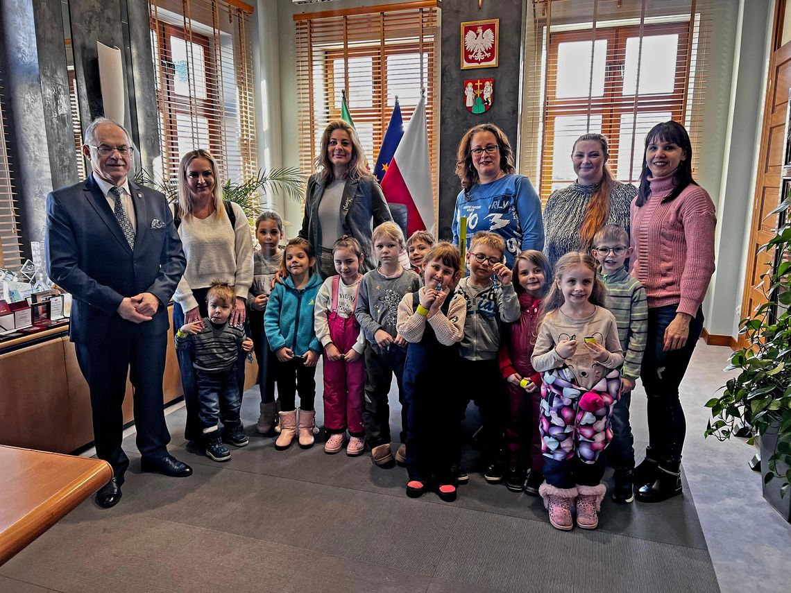Mali Bohaterowie w ratuszu. Wyjątkowa wizyta przedszkolaków u Prezydenta Suwałk