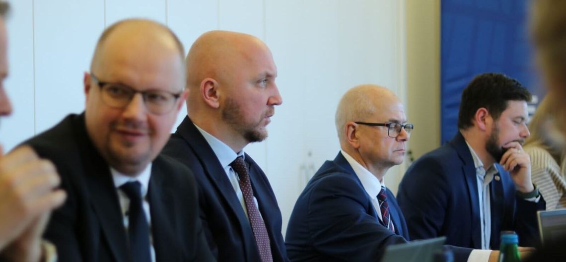 Marszałkowie debatują o przyszłości regionów. Kluczowe tematy na stole