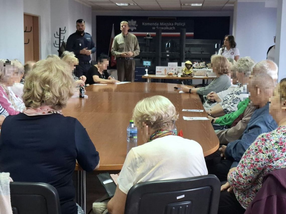Międzynarodowy Dzień Osób Starszych. Policjanci przypominają seniorom o bezpieczeństwie