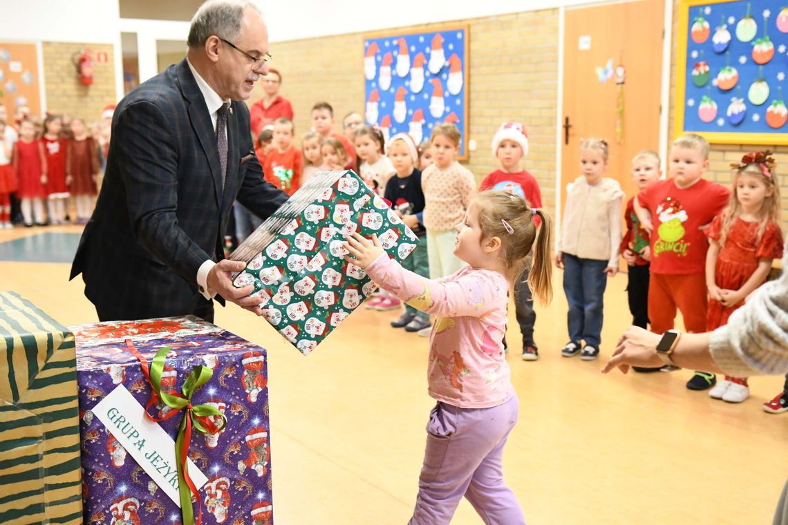 Mikołajki w suwalskich żłobkach i przedszkolach 🎅✨ Mikołajki w suwalskich żłobkach i przedszkolach 🎅✨