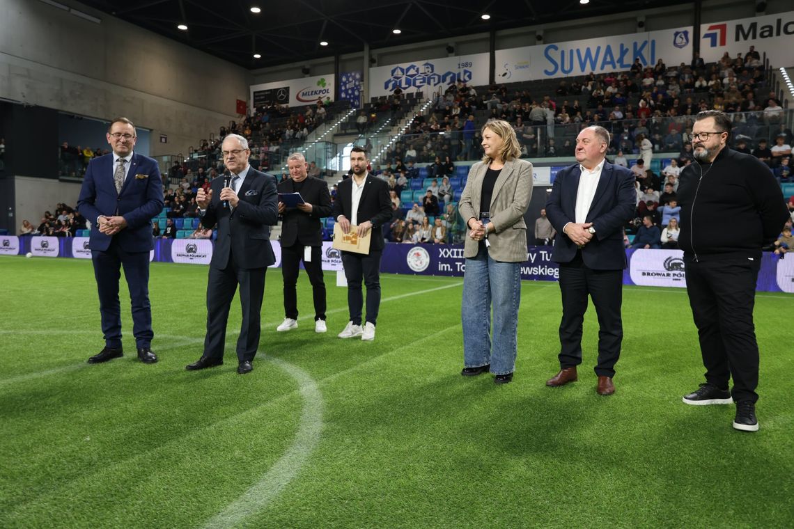 Mikołajkowy Turniej Piłki Nożnej im. Tomka Godlewskiego – sport, gwiazdy i pomoc potrzebującym Mikołajkowy Turniej Piłki Nożnej im. Tomka Godlewskiego – sport, gwiazdy i pomoc potrzebującym